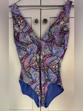 Vera Bradley V-Neck Paisley Print Swimsuit Size M (8-10)